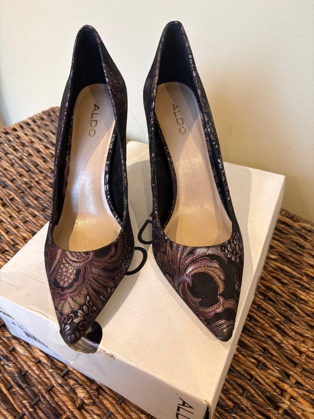 ALDO Metallic Floral Pointed-Toe Pumps – Size 6.5